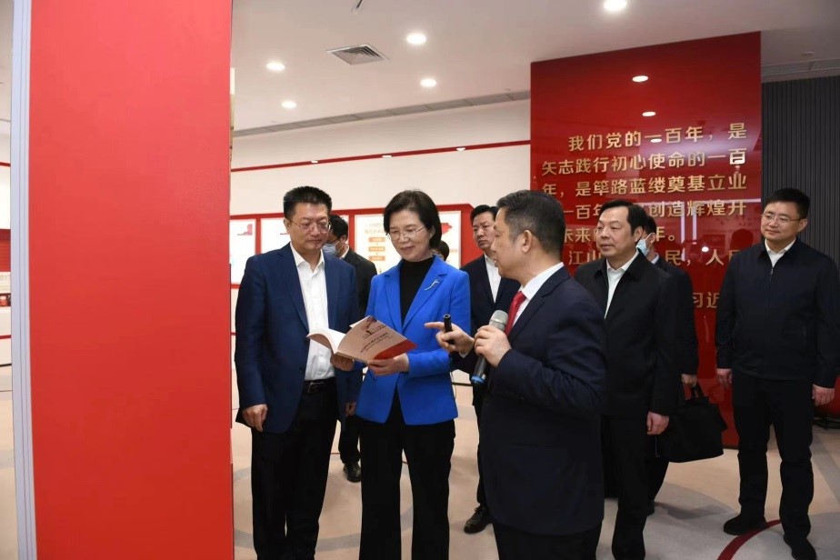 江苏省委常委、组织部部长沈莹调研红豆2